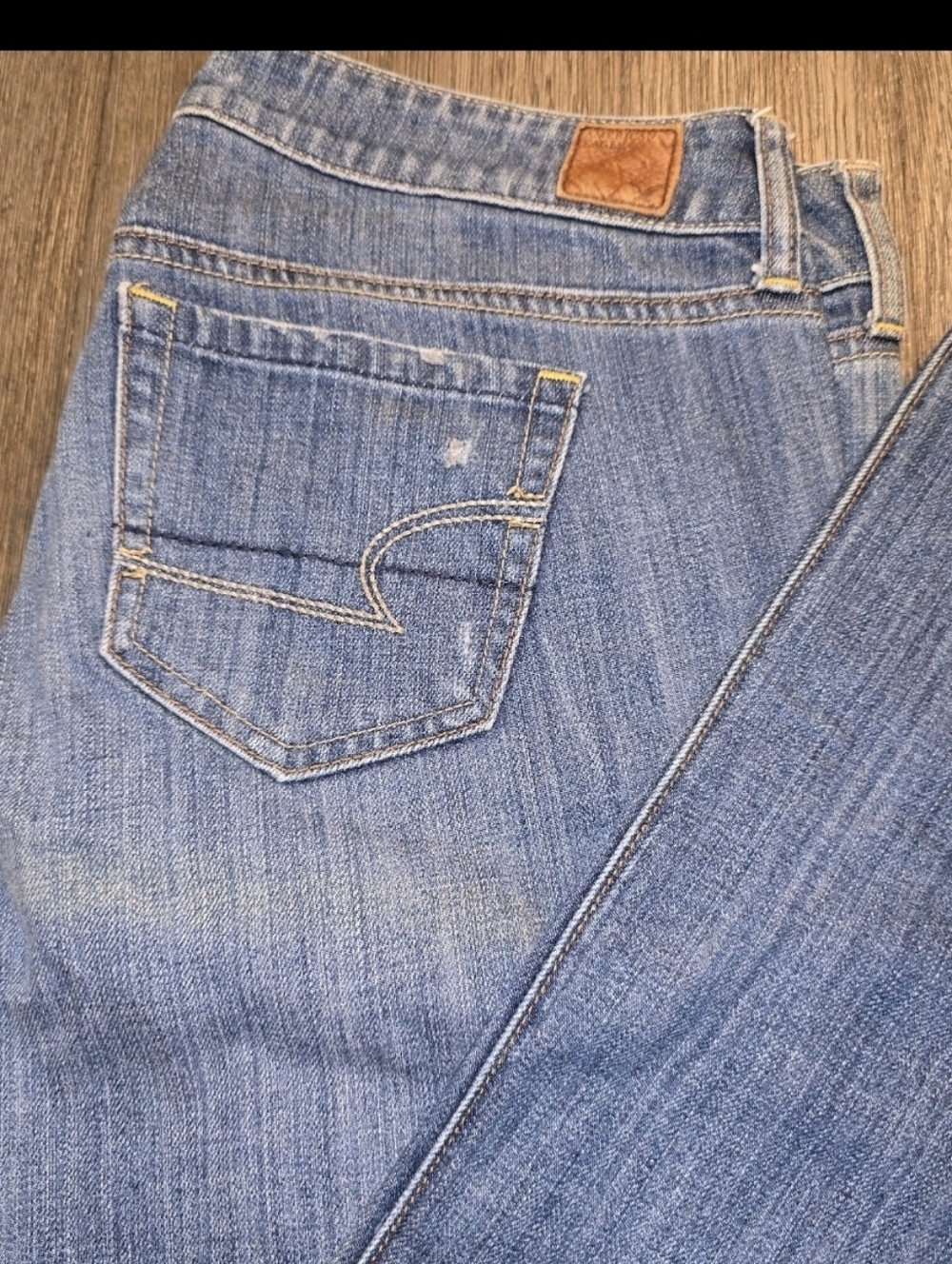 American Eagle Sz. 8 Distressed Favorite Boyfriend Jeans